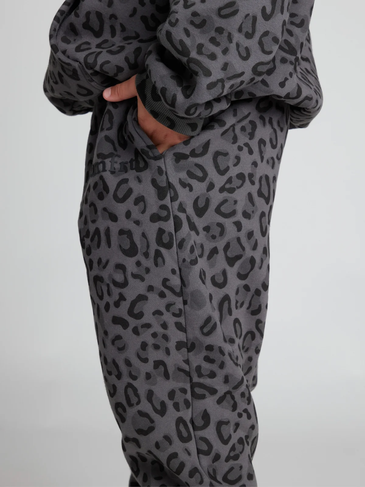 Minimalist Kids Sweatpants - Pre-Order 45 Minimalist Kids Sweatpants - Pre-Order